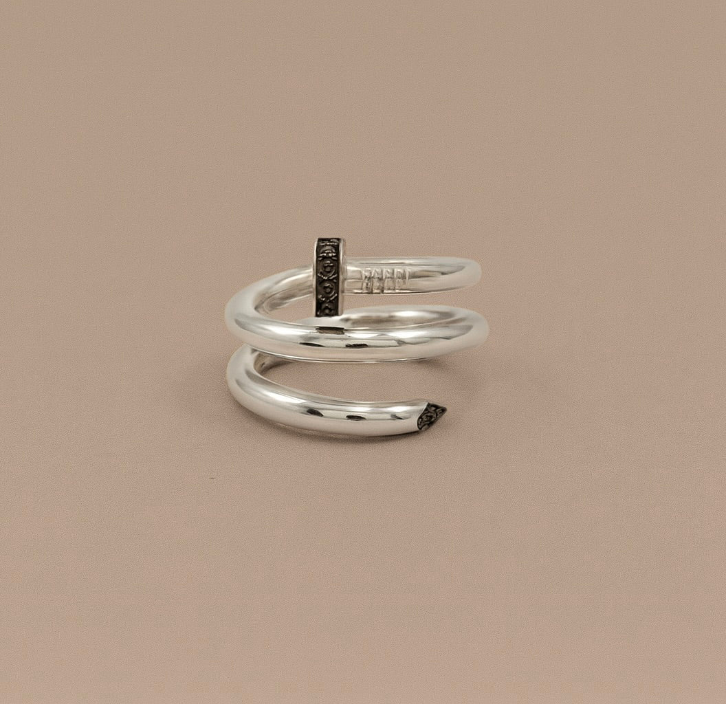 Anello chiodo argento diamanti black