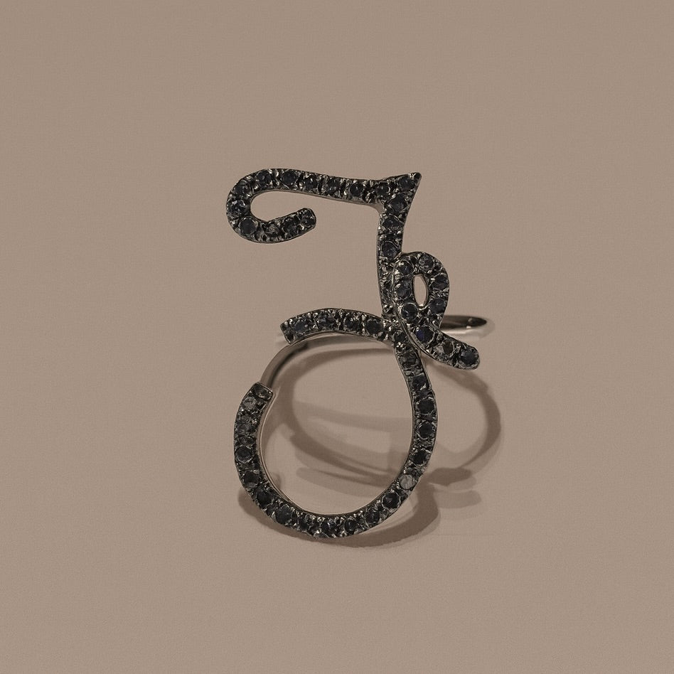 Anello iniziale "F" argento diamanti black