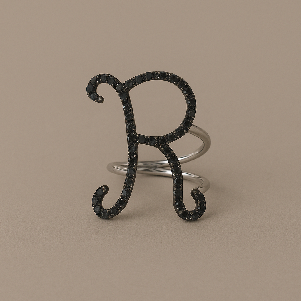 Anello iniziale "R" argento diamanti black
