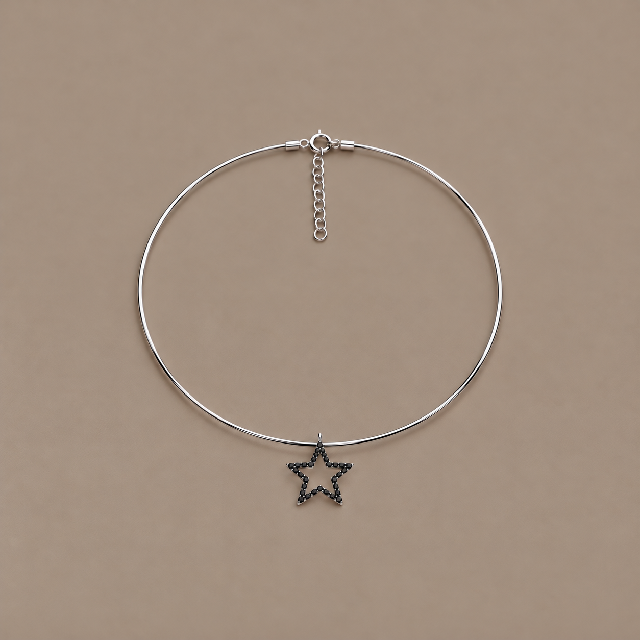 Collarino in argento con stella diamanti black
