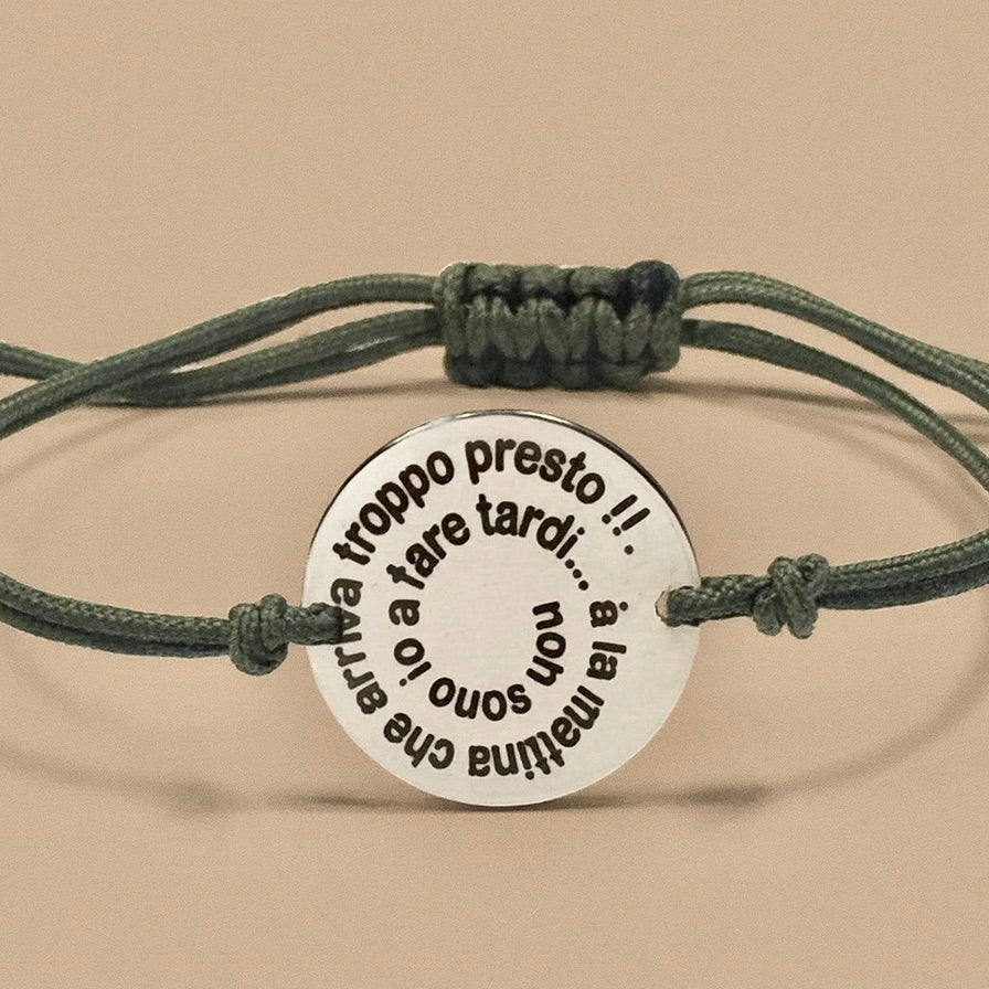 Bracciale con incisione a spirale