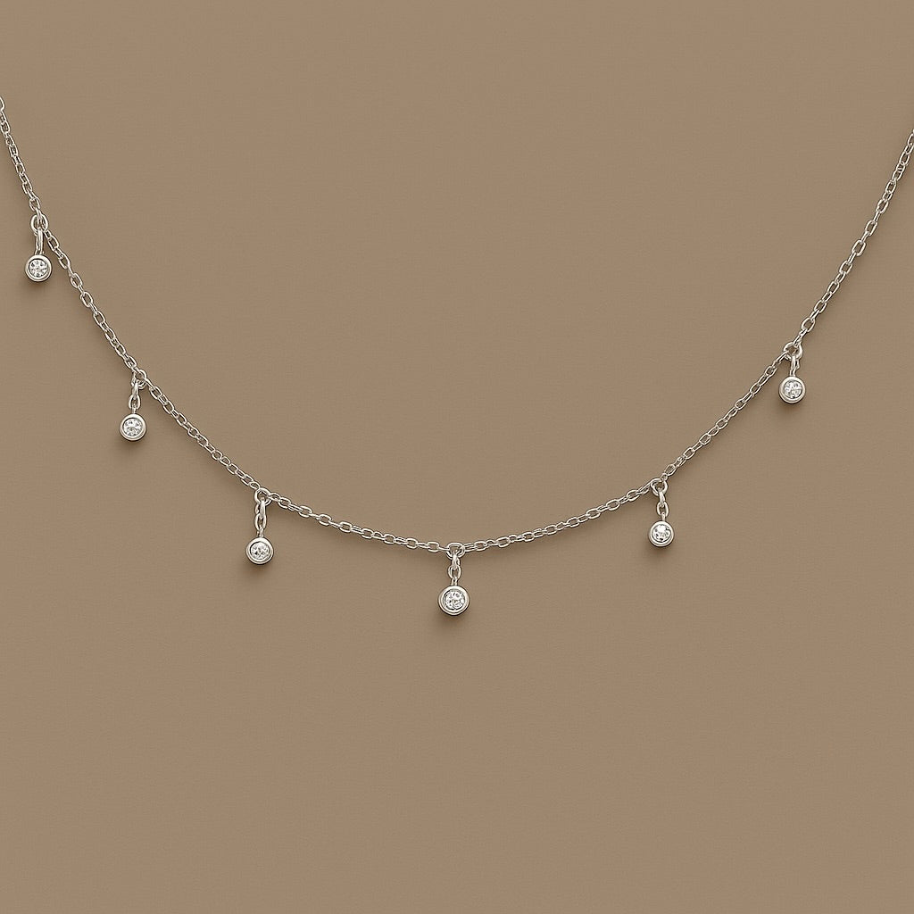 Collana con diamanti pendenti